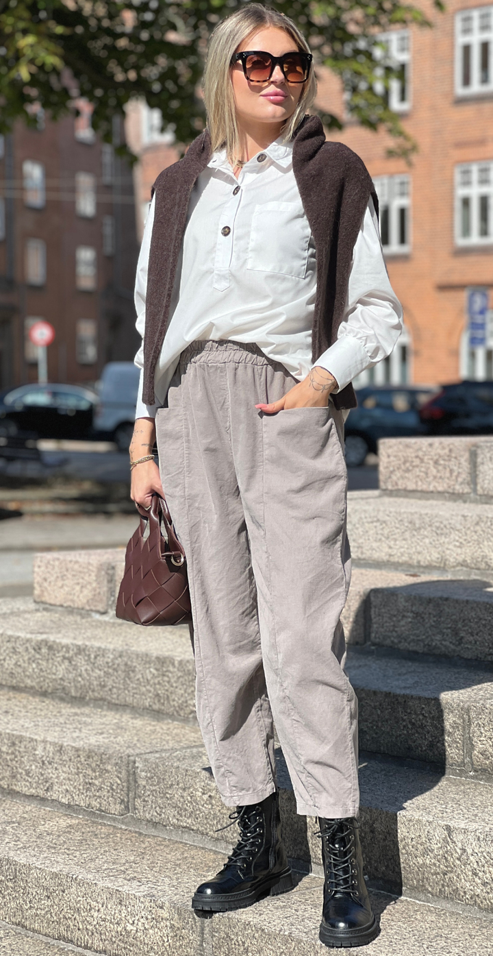 Oriane Pantalon en Velours Fango pour Femme – Poches Avant & Taille Élastique