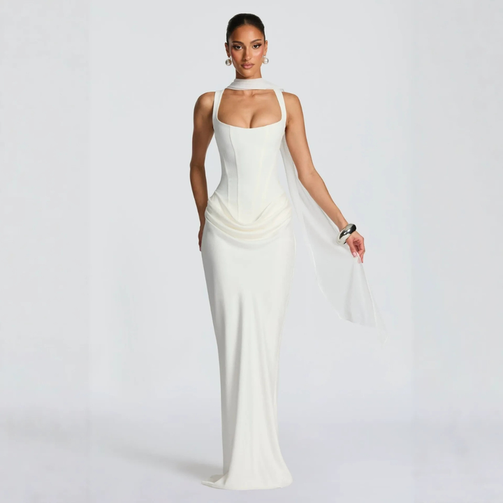 Robe longue ajustée élégante à fines bretelles