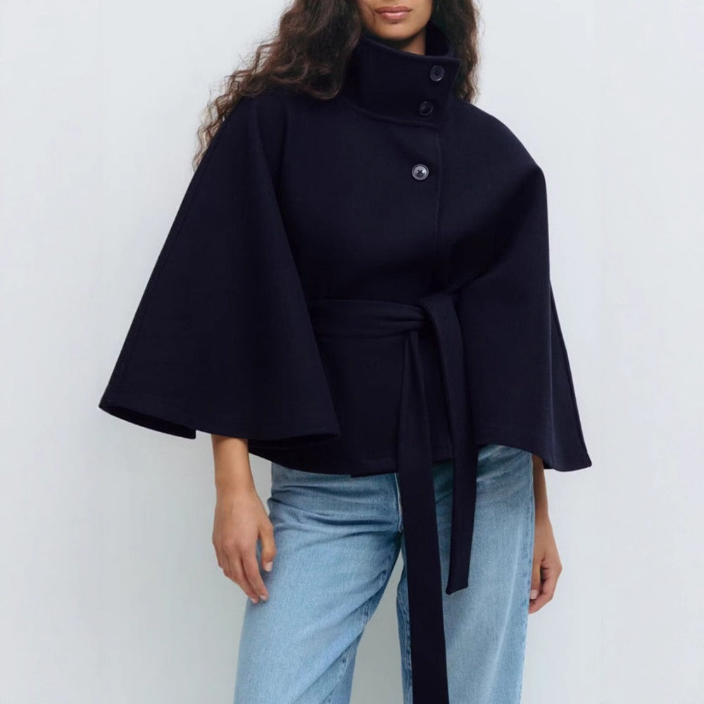 Charlotte Manteau Cape Femme Col Haut & Ceinture Ajustable pour Élégance et Chaleur Hivernale, vue 4