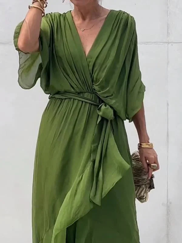 Aonnana | Robe verte en mousseline de soie avec décolleté en V