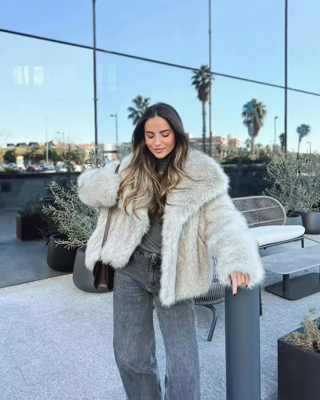 Liliana Manteau Femme Faux Fur Coat Ultra-Doux au Style Élégant pour l’Hiver, vue 4