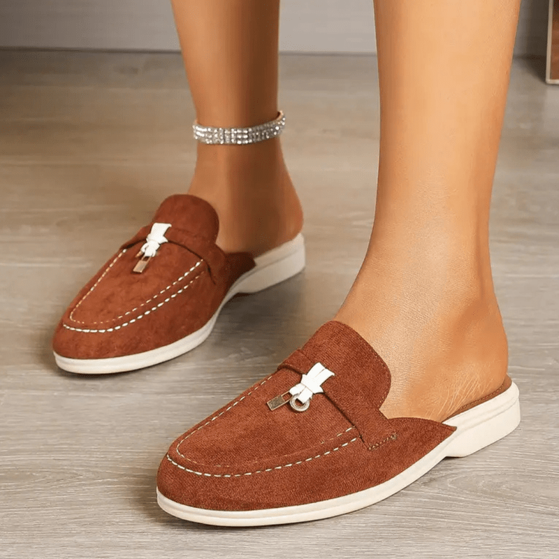 Maris Mocassins Femme Mules d’Été Effet Daim avec Détail Pompon & Couture Contrastée