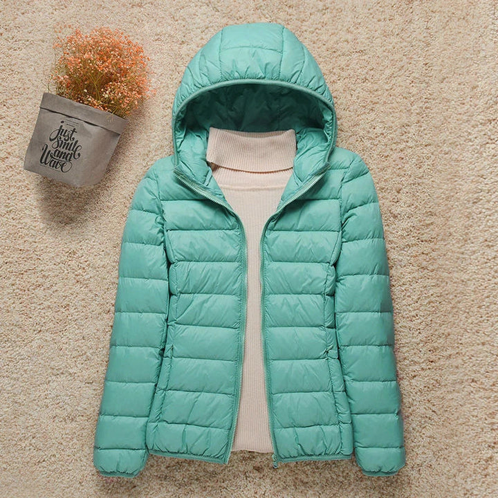 Daphne Veste Mi-Saison Femme Doudoune Légère avec Capuche Élégante & Coupe Slim, vue 19