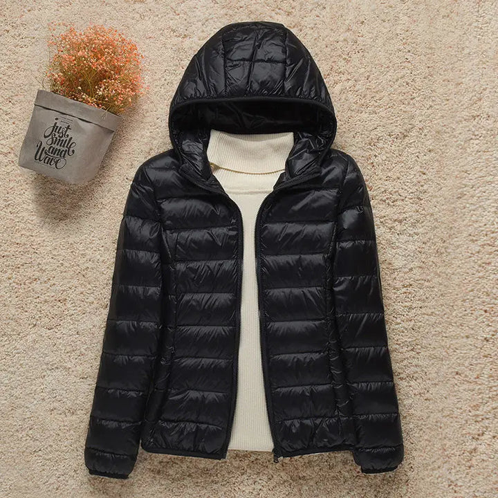 Daphne Veste Mi-Saison Femme Doudoune Légère avec Capuche Élégante & Coupe Slim, vue 20