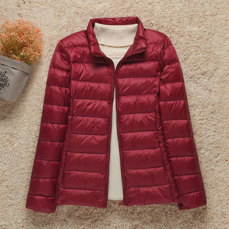 Daphne Veste Mi-Saison Femme Doudoune Légère avec Capuche Élégante & Coupe Slim, vue 12