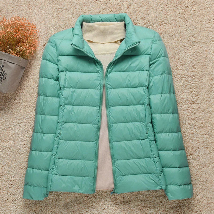 Daphne Veste Mi-Saison Femme Doudoune Légère avec Capuche Élégante & Coupe Slim, vue 10