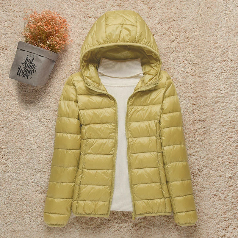 Daphne Veste Mi-Saison Femme Doudoune Légère avec Capuche Élégante & Coupe Slim