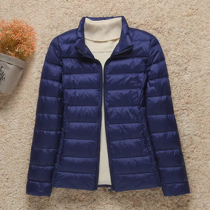 Daphne Veste Mi-Saison Femme Doudoune Légère avec Capuche Élégante & Coupe Slim, vue 13