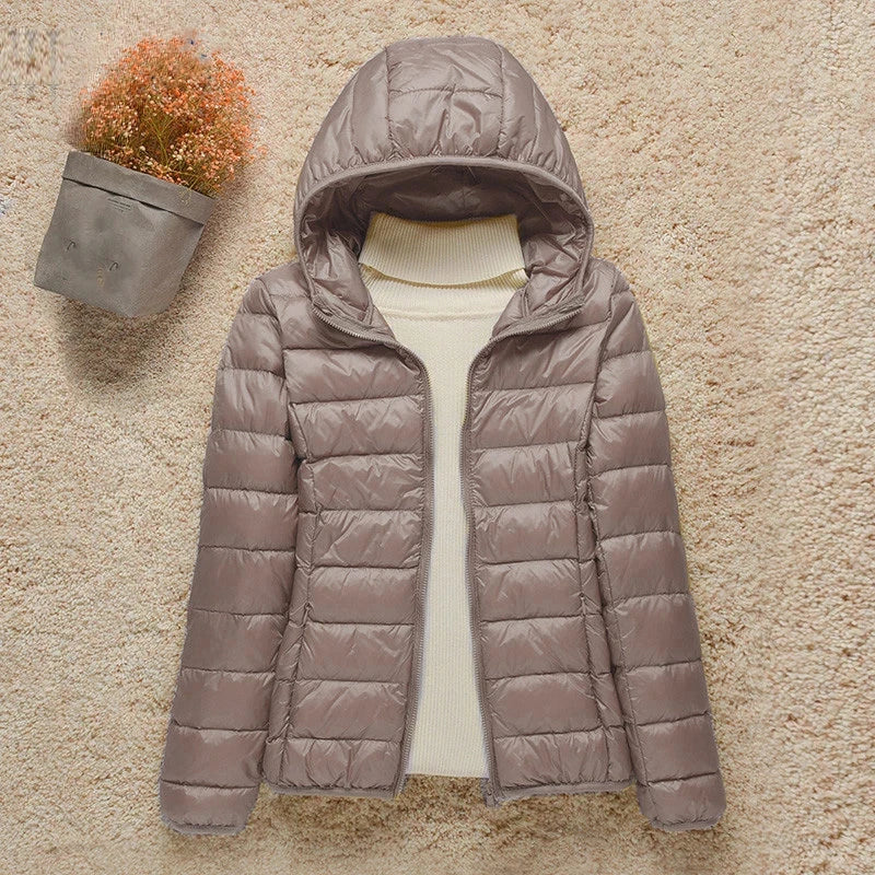 Daphne Veste Mi-Saison Femme Doudoune Légère avec Capuche Élégante & Coupe Slim, vue 3