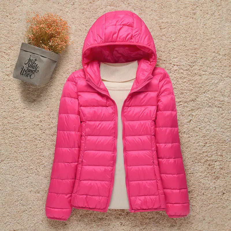 Daphne Veste Mi-Saison Femme Doudoune Légère avec Capuche Élégante & Coupe Slim, vue 22