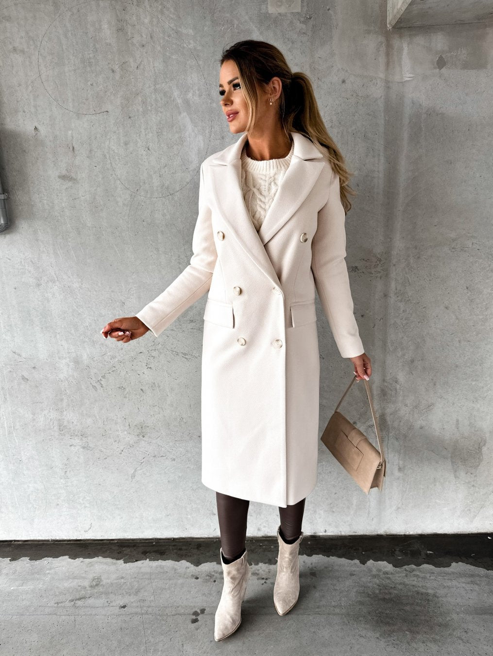 Georgia Manteau Long en Laine Mélangée pour Femme Design Élégant à Revers Notchés dans des Couleurs Hivernales Classiques, vue 4