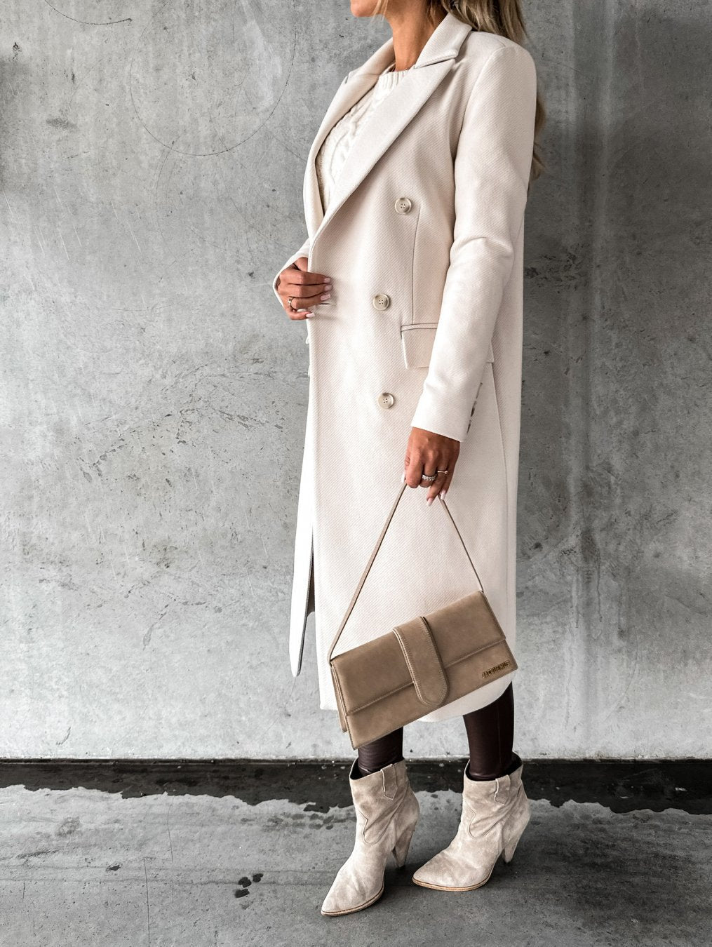 Georgia Manteau Long en Laine Mélangée pour Femme Design Élégant à Revers Notchés dans des Couleurs Hivernales Classiques, vue 5