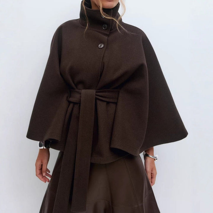 Charlotte Manteau Cape Femme Col Haut & Ceinture Ajustable pour Élégance et Chaleur Hivernale, vue 5