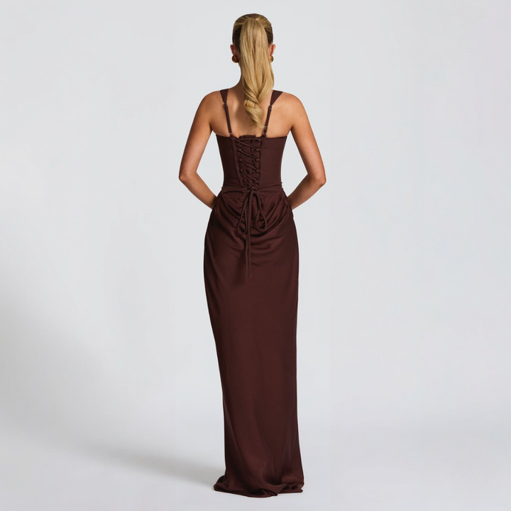 Robe longue ajustée élégante à fines bretelles