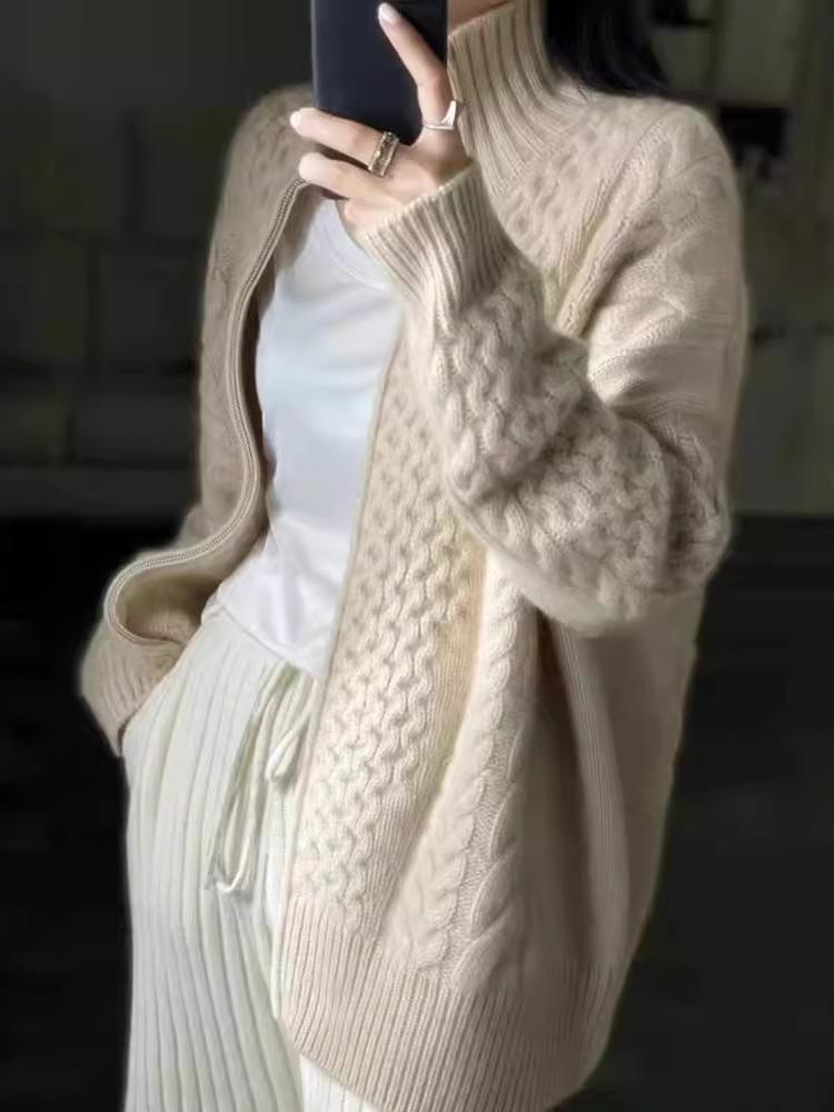 Adeline Gilet Zippé Femme à Col Roulé Maille Torsadée Chaude avec Coupe aux Hanches pour l’Automne/Hiver, vue 4