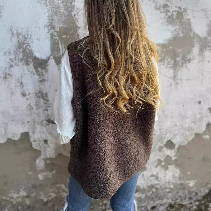 Julietta Gilet Femme en Maille Gilet Sans Manches à Boutons avec Tissu Doux et Poches Pratiques, vue 4