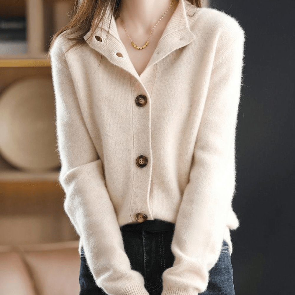 Marcy Cardigan Femme Maille Douce avec Col, Boutonnage Élégant & Coupe Confortable